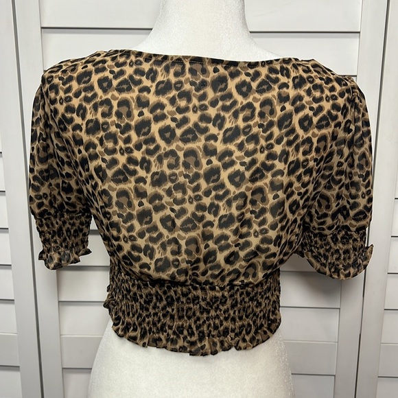 Superdown Lexi Leopard Print Smocked Puff Sleeve Crop Top Size Medium - Picture 9 of 12